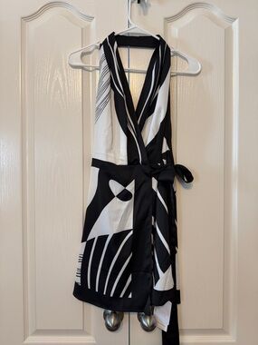Commense Black and White Graphic Wrap Mini Dress size XS NWT